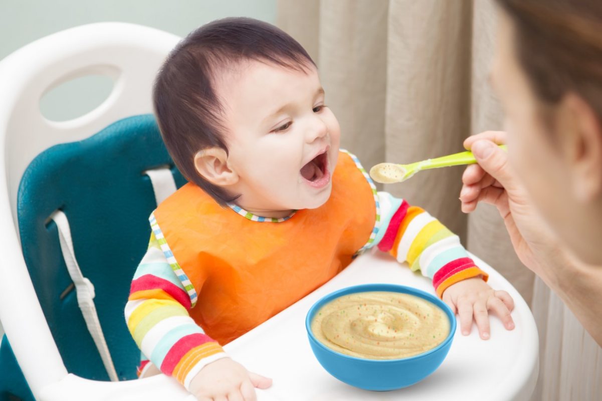 Trẻ từ 12 tháng tuổi bị ốm cần lưu ý vấn đề gì về dinh dưỡng