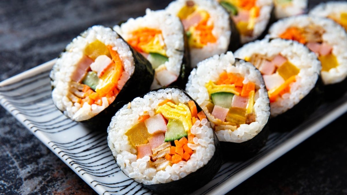 Phân biệt kimbap và sushi